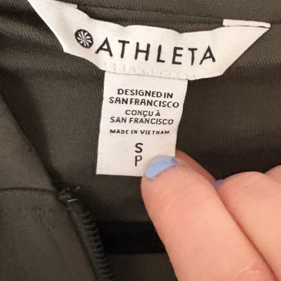 NWT Athleta Seasoft Bubble Hem Full Zip Army Green Jacket Size Small - Picture 9 of 11